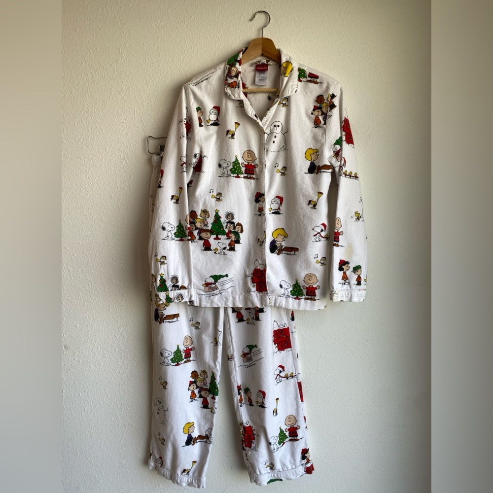 Pottery Barn Teen Peanuts Snoopy Holiday Pajamas Size Medium (roughly 12-14)